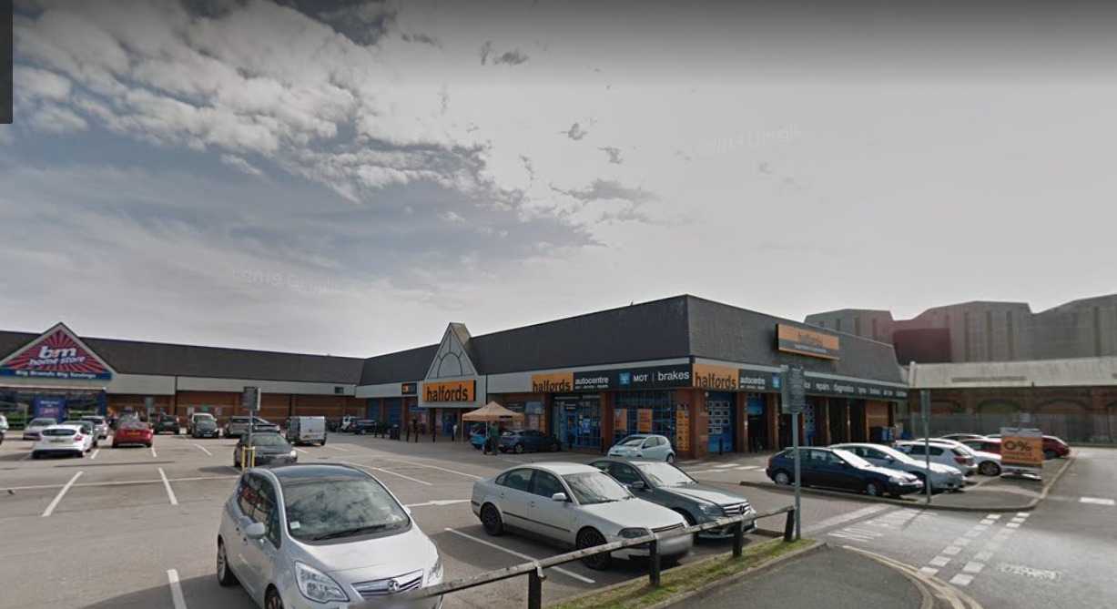 halfords store closures